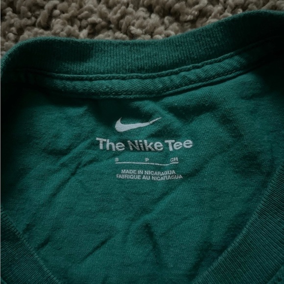 Green Nike T-shirt - Picture 2 of 2